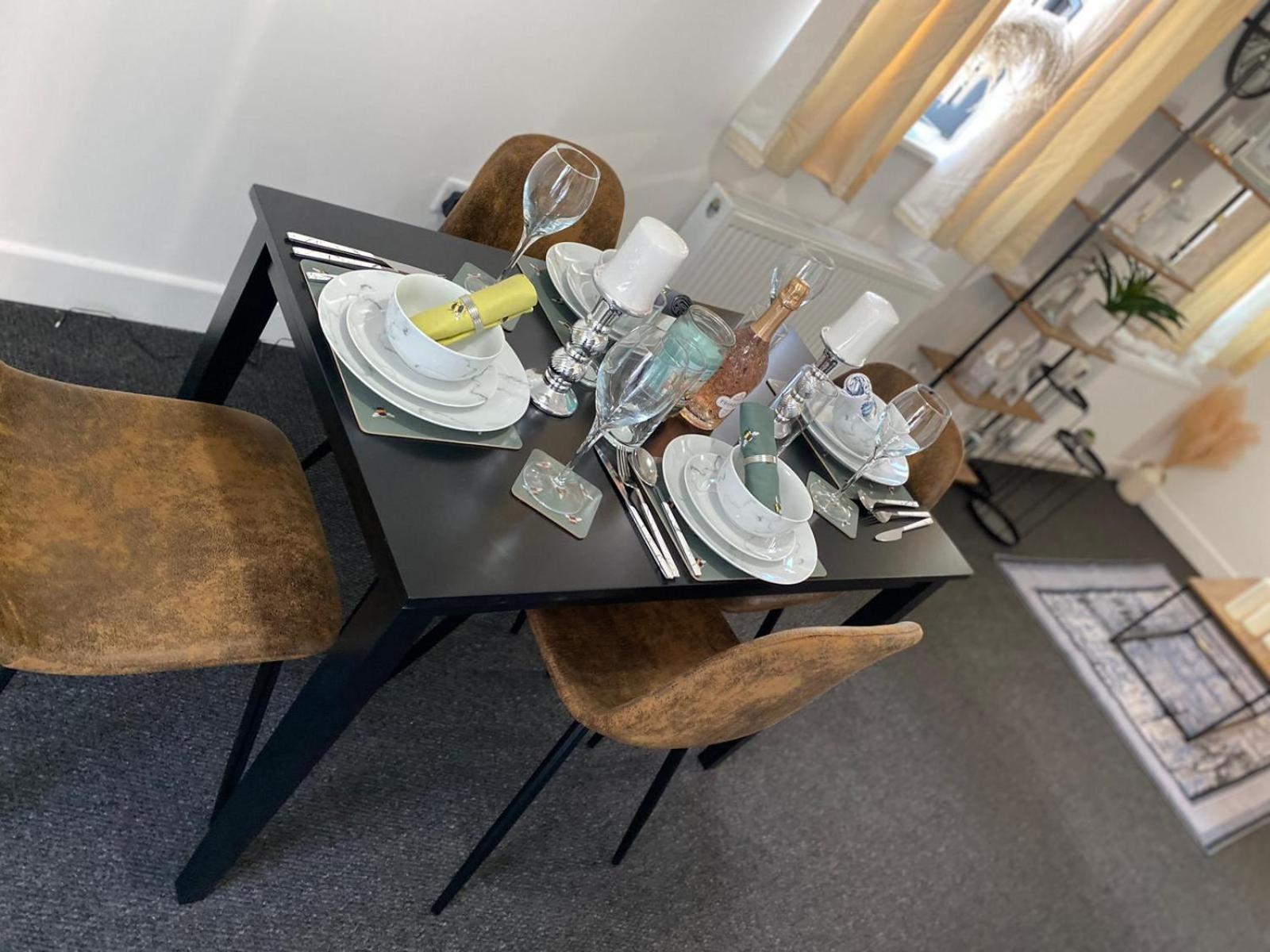One And Two Bed Apartments Slough Near Heathrow Colnbrook Exteriör bild