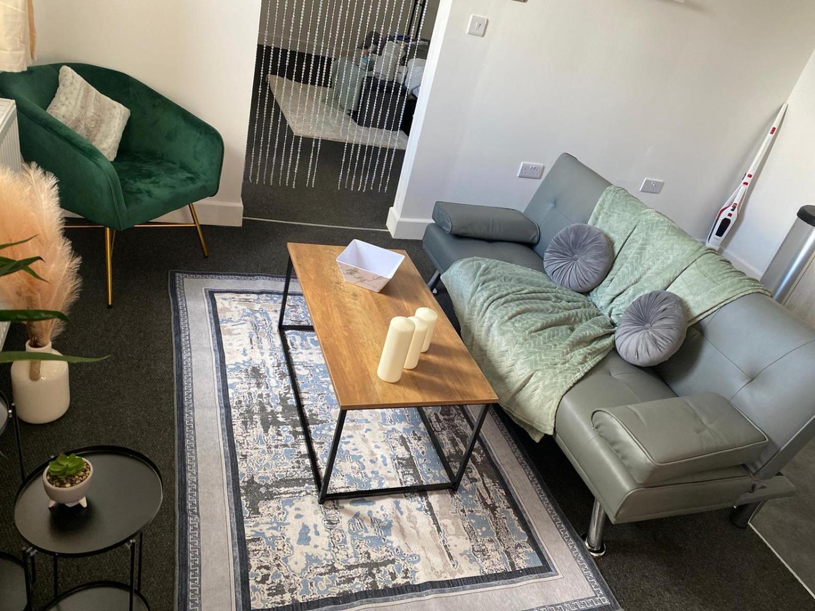 One And Two Bed Apartments Slough Near Heathrow Colnbrook Exteriör bild