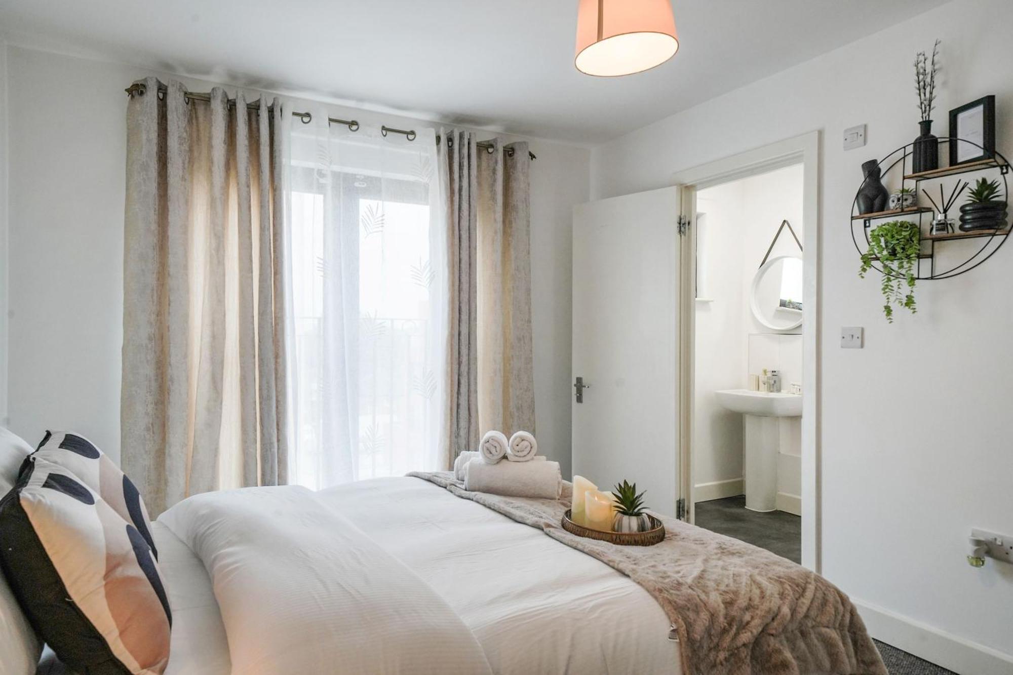 One And Two Bed Apartments Slough Near Heathrow Colnbrook Exteriör bild