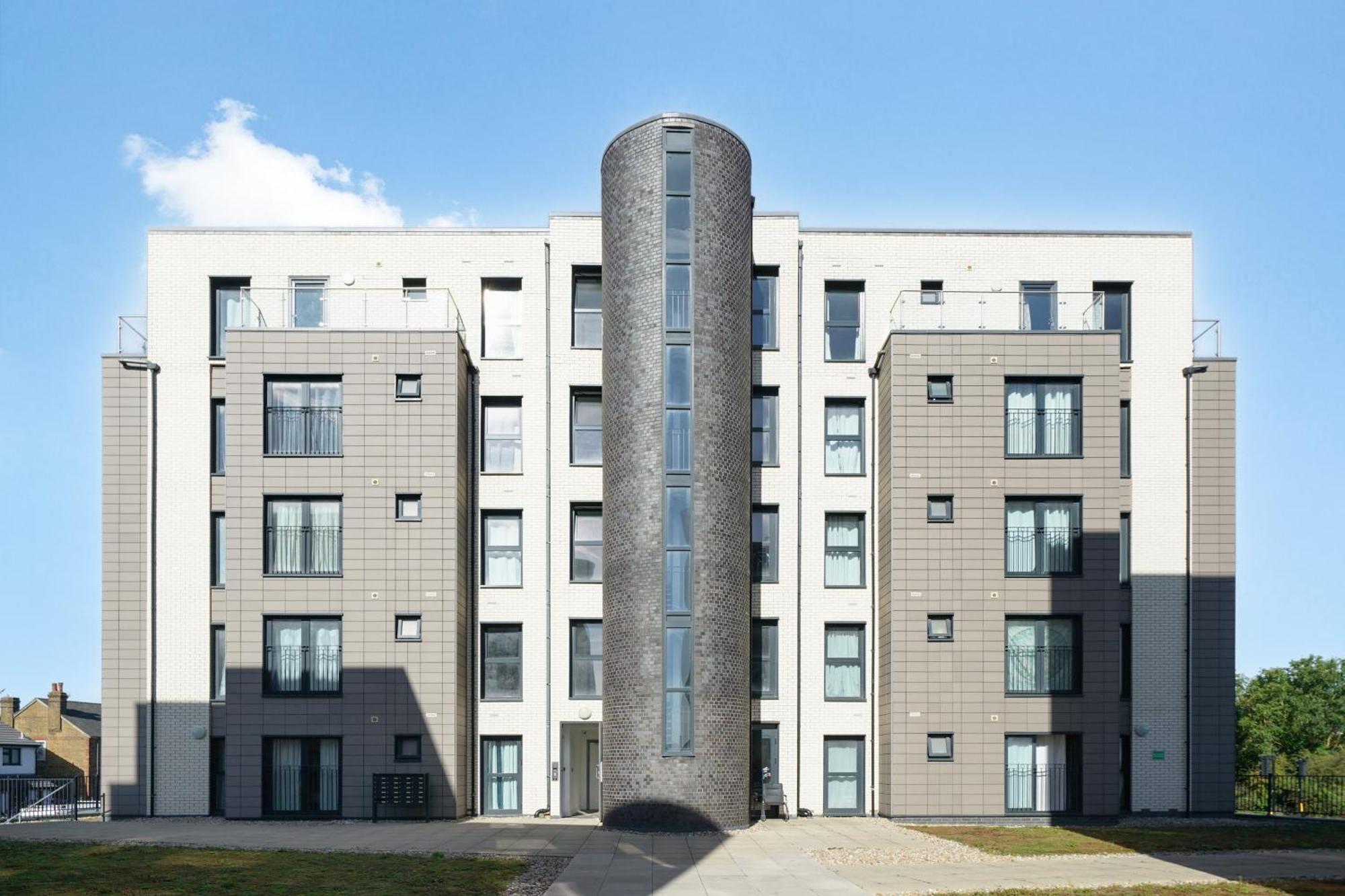 One And Two Bed Apartments Slough Near Heathrow Colnbrook Exteriör bild