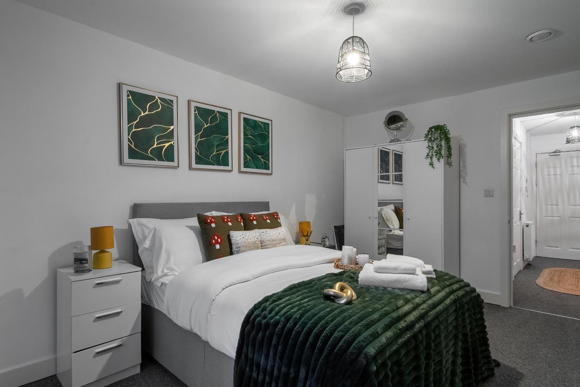 One And Two Bed Apartments Slough Near Heathrow Colnbrook Exteriör bild