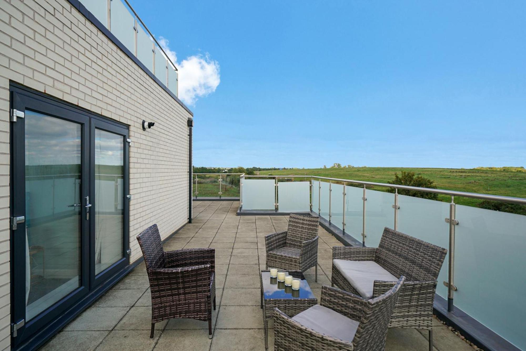 One And Two Bed Apartments Slough Near Heathrow Colnbrook Exteriör bild