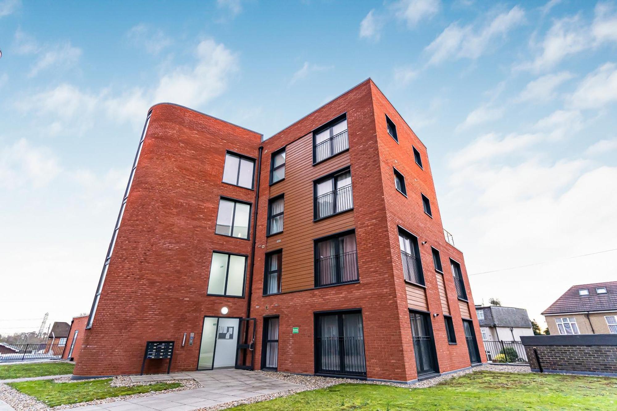 One And Two Bed Apartments Slough Near Heathrow Colnbrook Exteriör bild