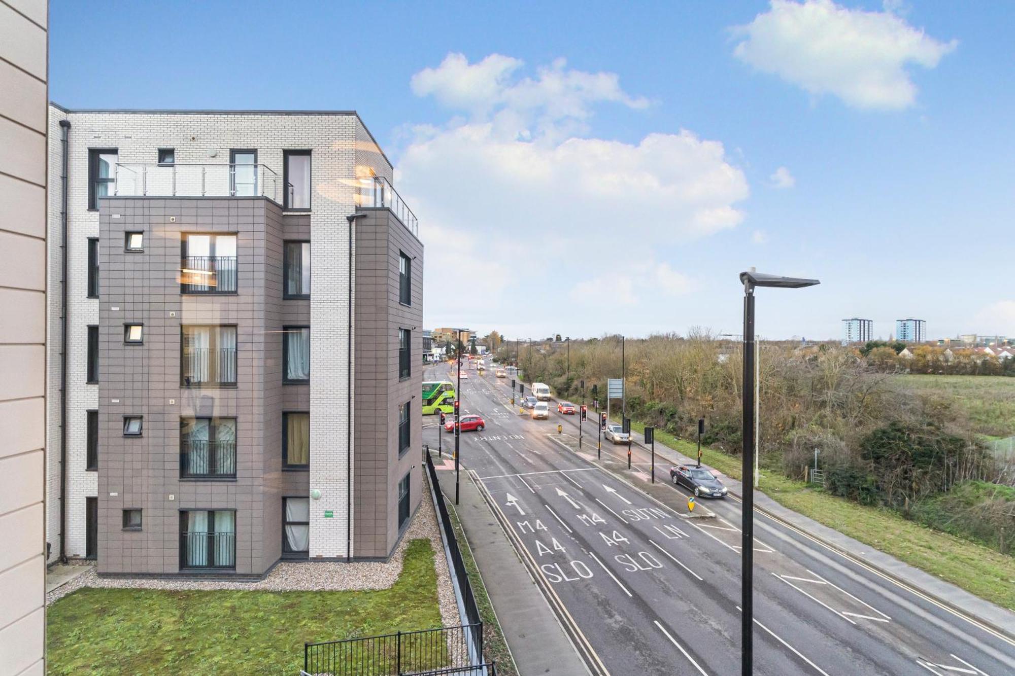 One And Two Bed Apartments Slough Near Heathrow Colnbrook Exteriör bild